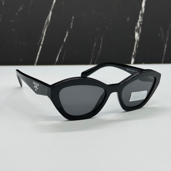 NEW PRADA PRA02S 16K08Z WOMEN SUNGLASSES SPRA02 BLACK GEOMETRIC PR A02S EYEWEAR - Picture 1 of 11
